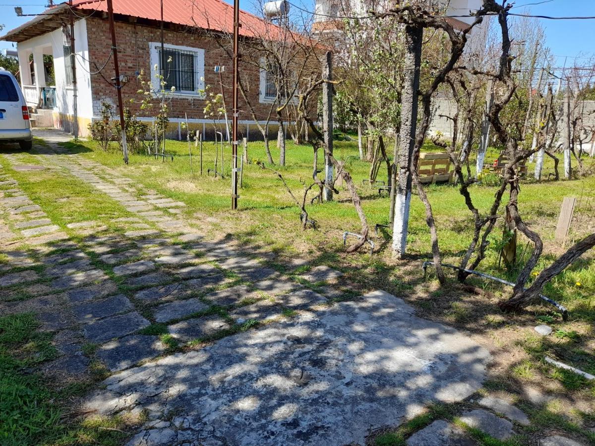 Chateau Sukaj Ljaknasi Buitenkant foto