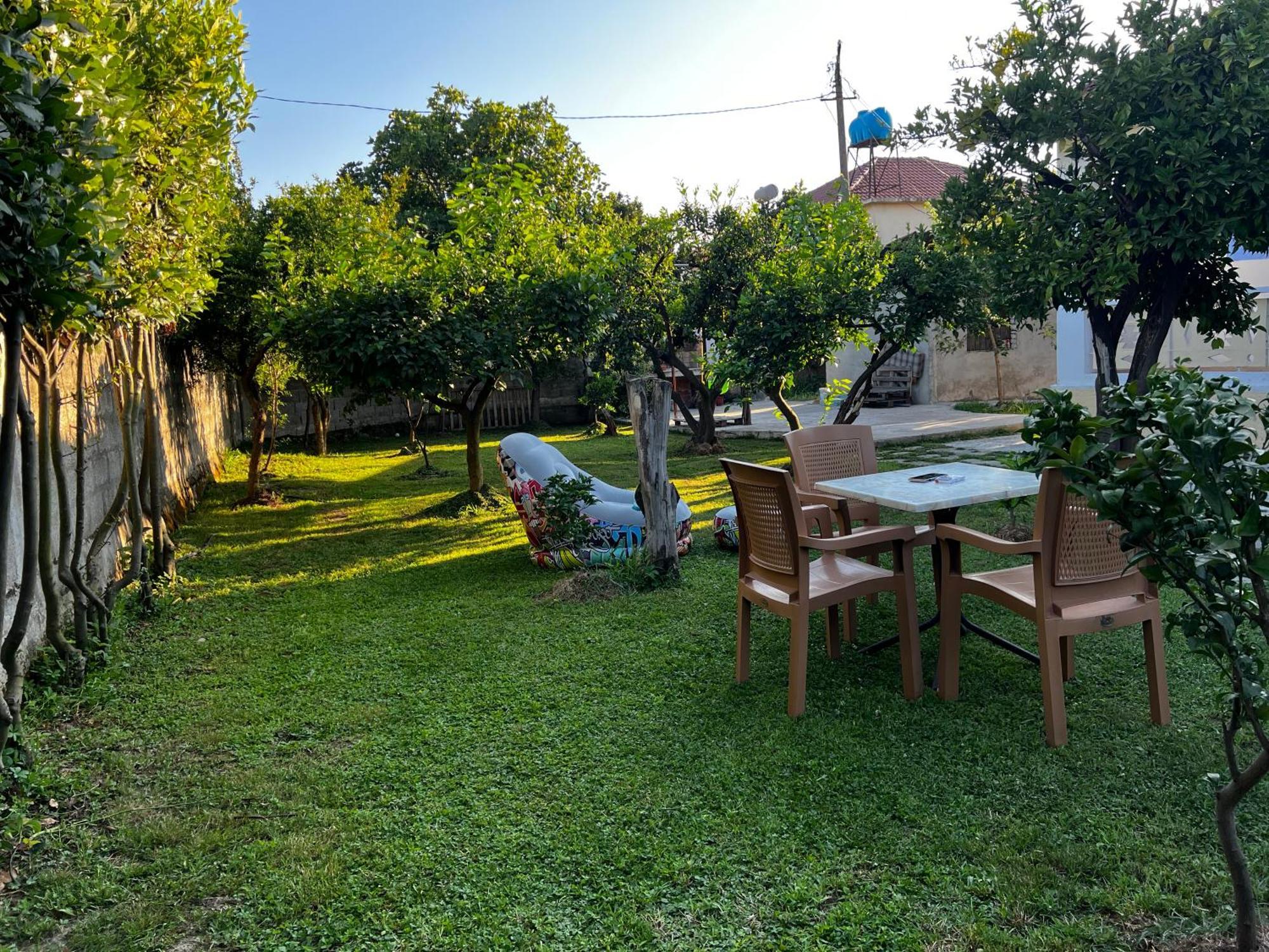 Chateau Sukaj Ljaknasi Buitenkant foto